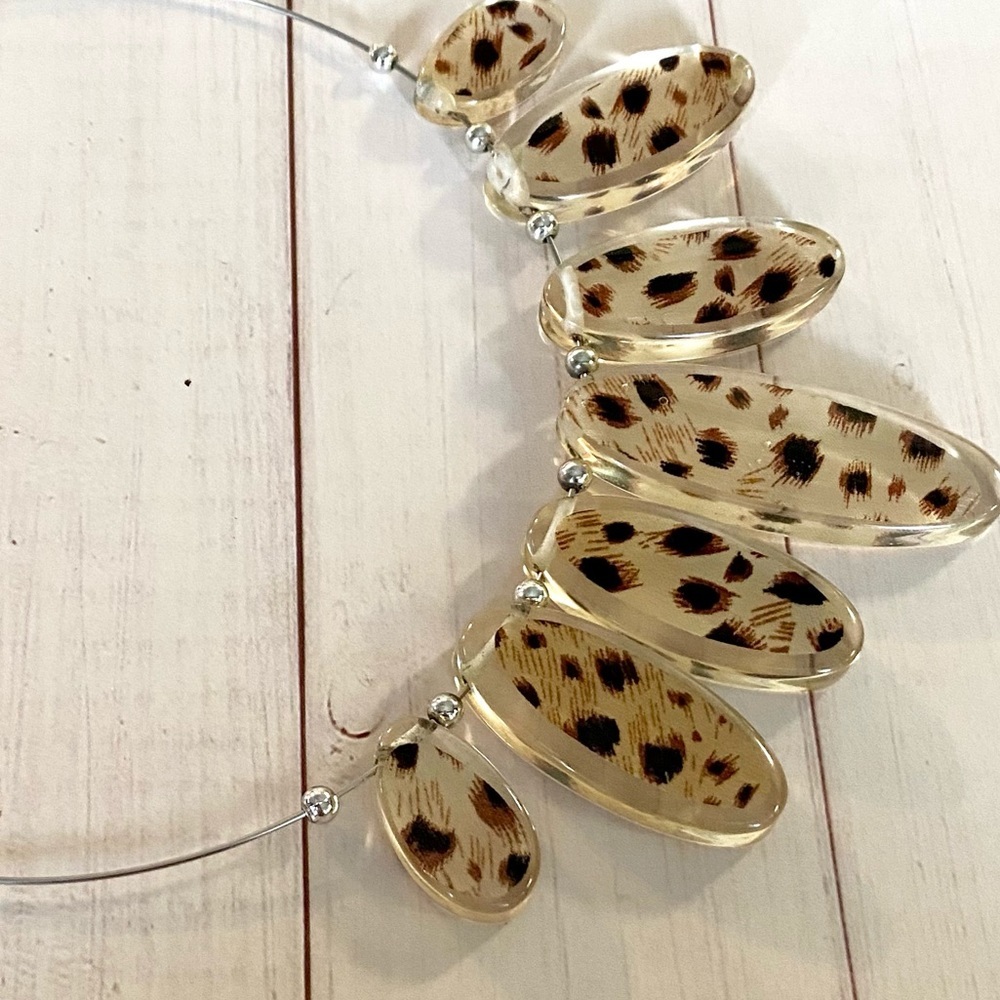 Leopard Designed chocker - Picture 5 of 7